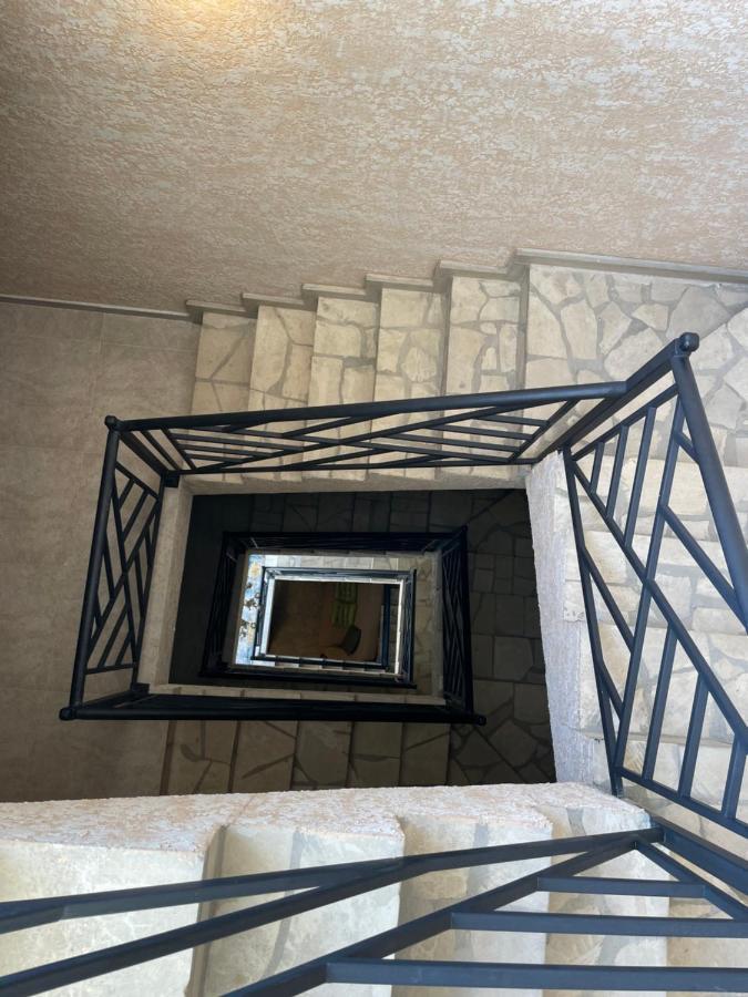 Chogo Hotel Kutaisi Eksteriør billede