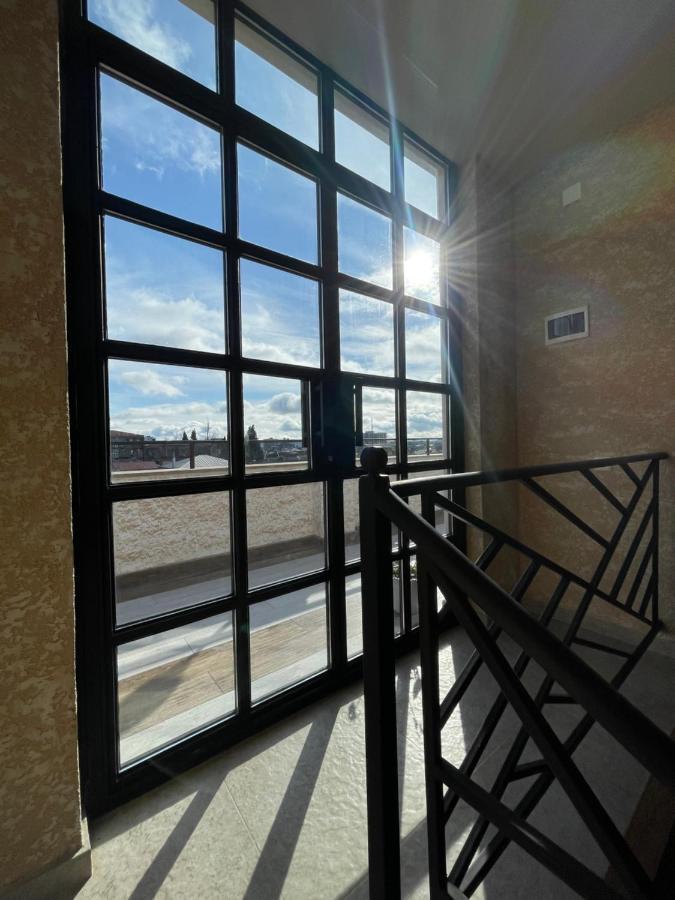 Chogo Hotel Kutaisi Eksteriør billede