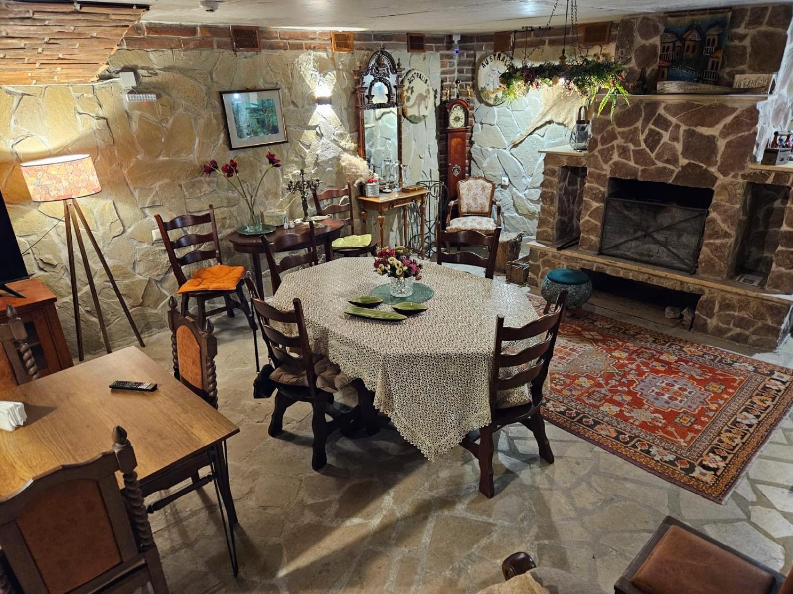 Chogo Hotel Kutaisi Eksteriør billede